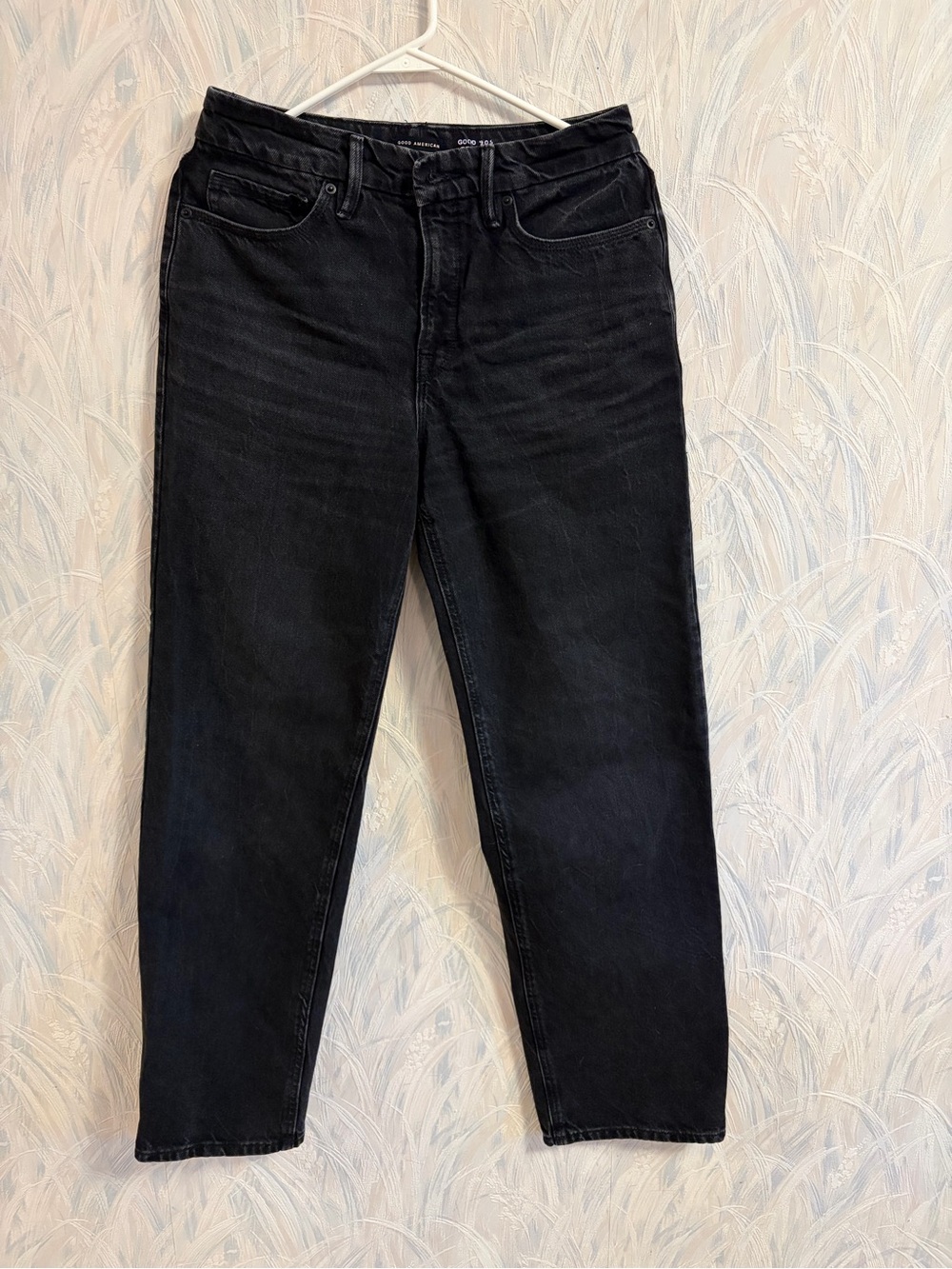 Good American Straight Leg Jeans in Black Wash